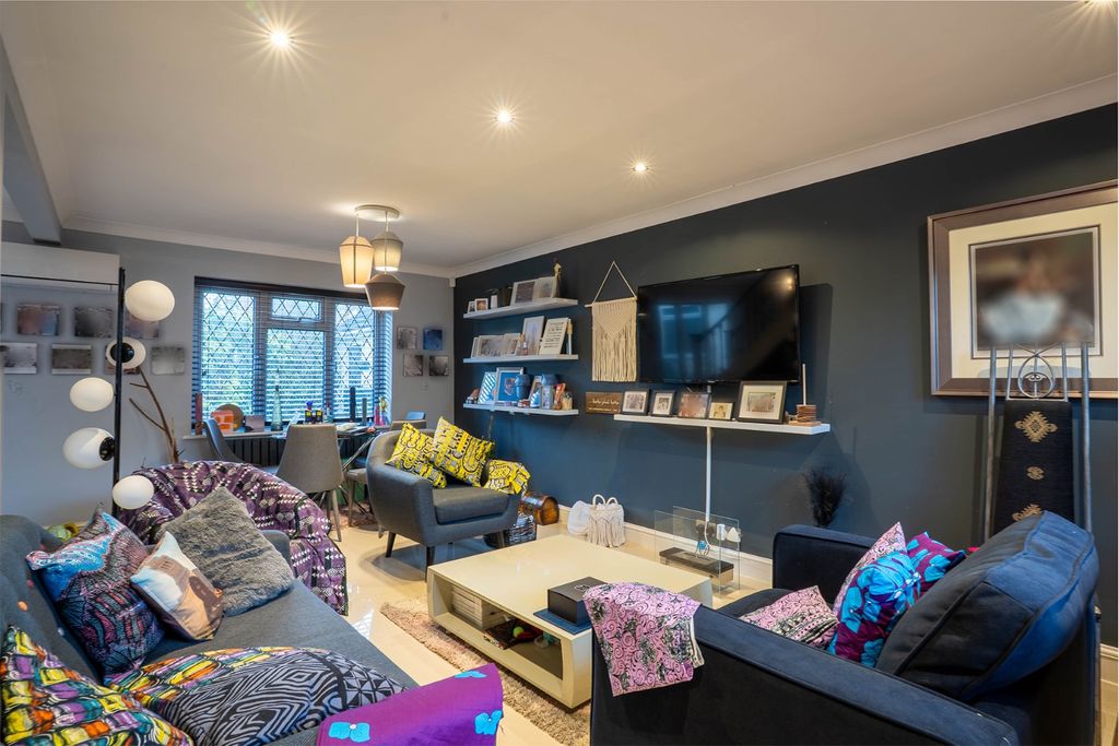 Property photo 2 of 27 4772153