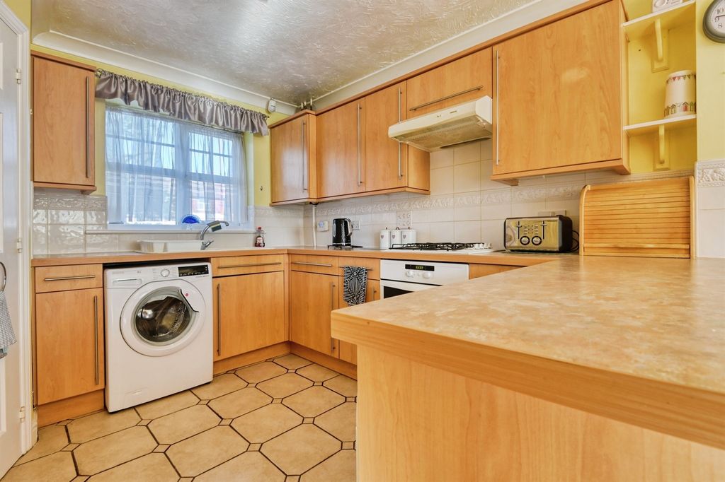 Property photo 2 of 17