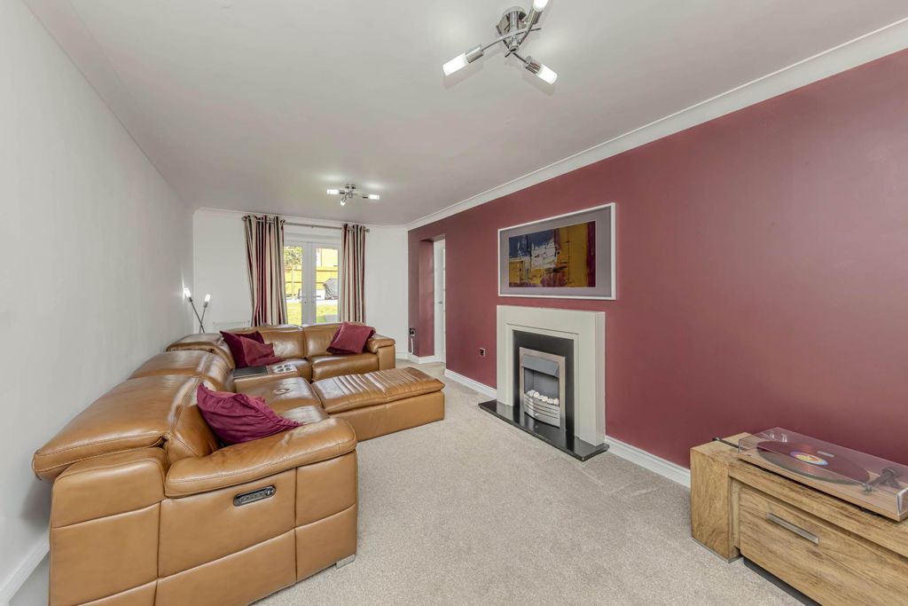 Property photo 3 of 29