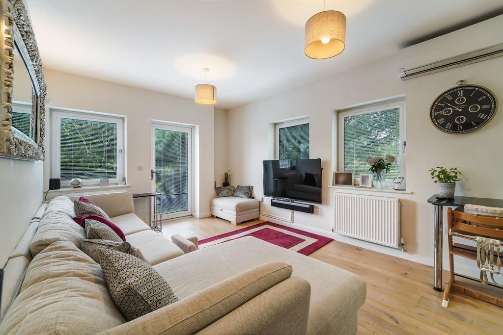Property photo 2 of 16 Harpers House