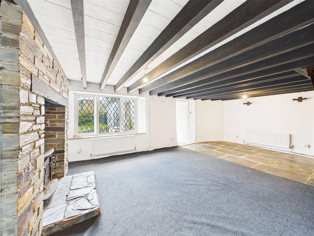 Property photo 3 of 14 Living / Dining Room