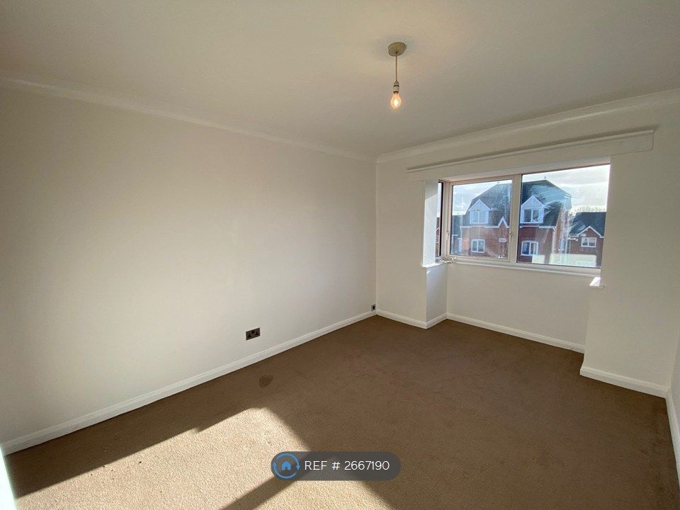 Property photo 3 of 8 Main Bedroom