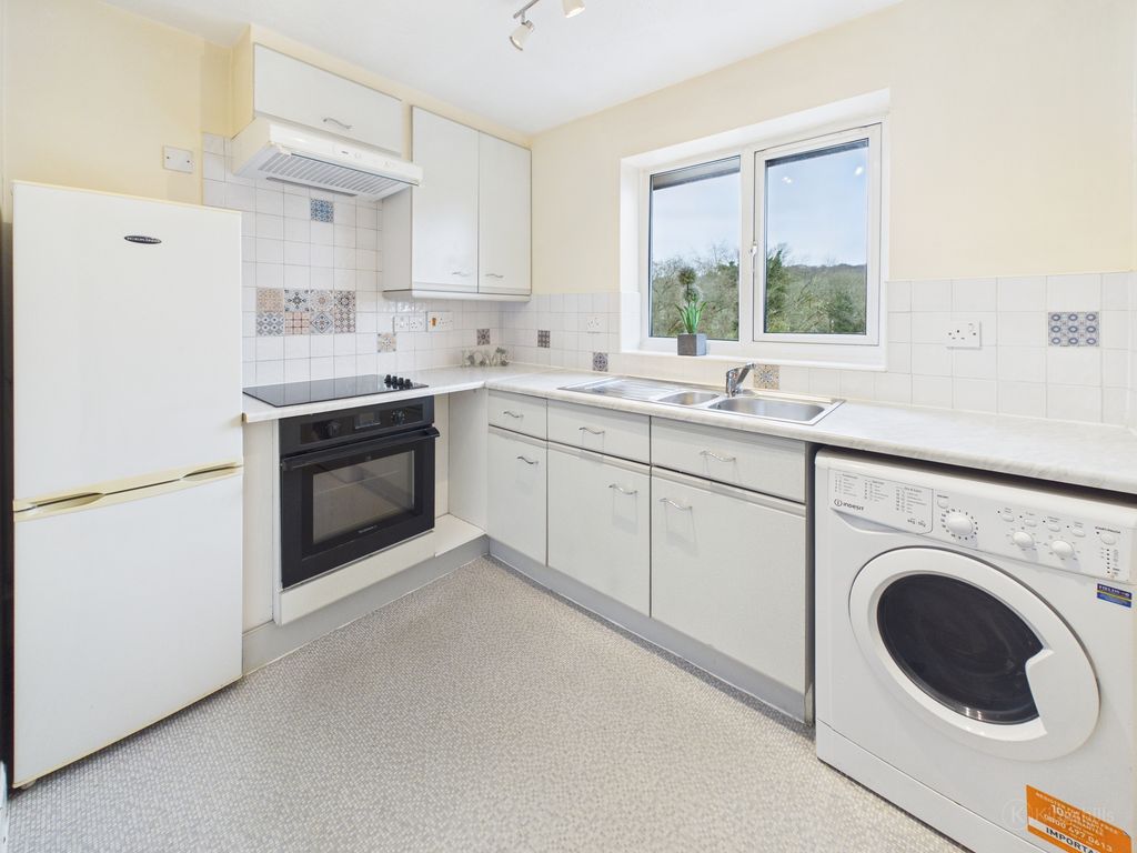 Property photo 2 of 8 Cam02136G0-Pr0569-Still012