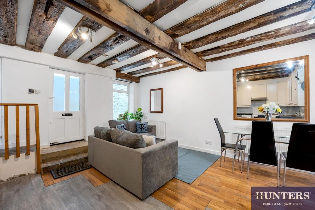 Property photo 3 of 15 Reception