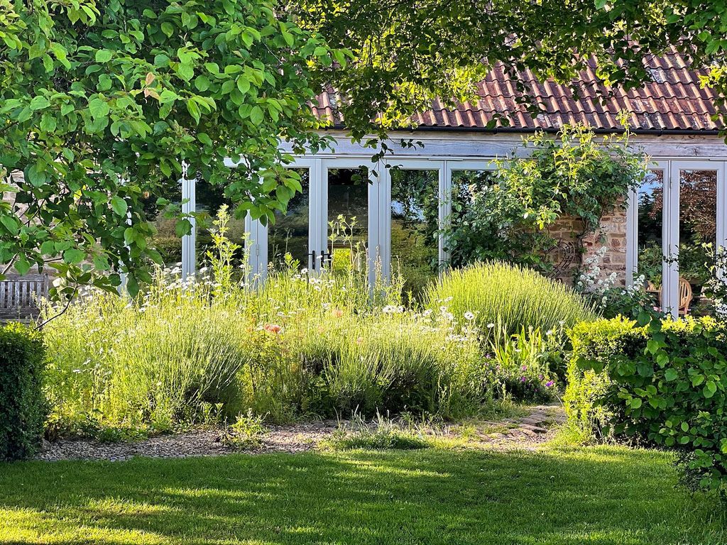 Property photo 2 of 27