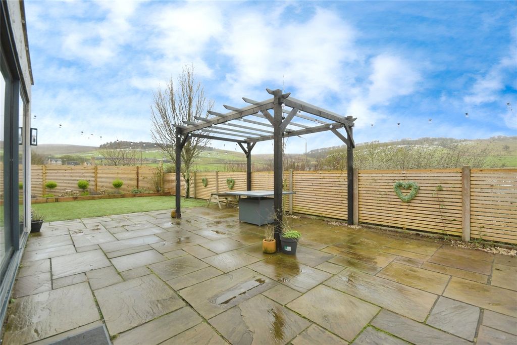 Property photo 2 of 24 Garden