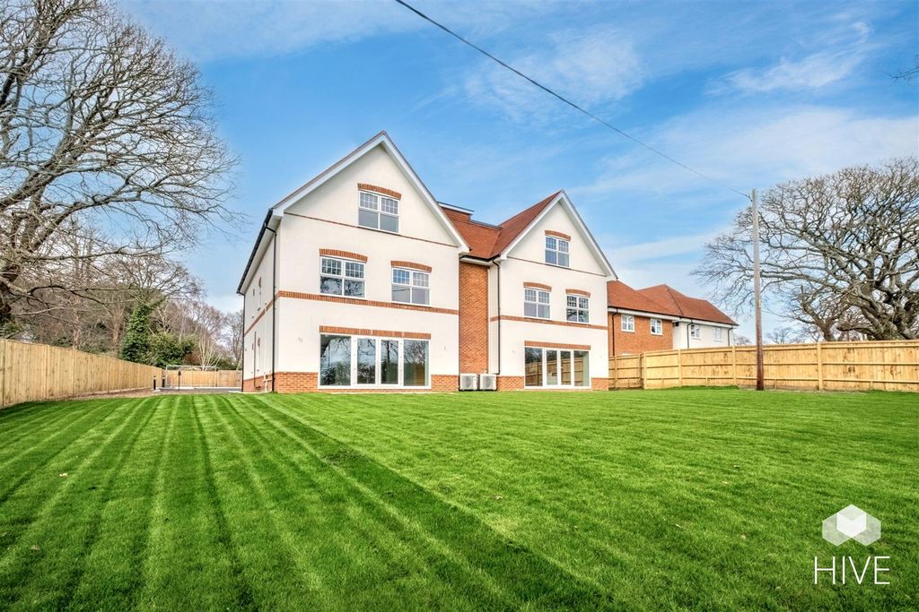 Property photo 2 of 36