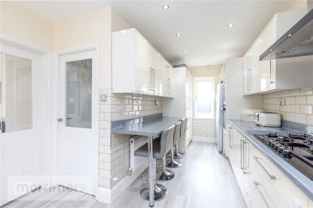 Property photo 2 of 24 Kitchen