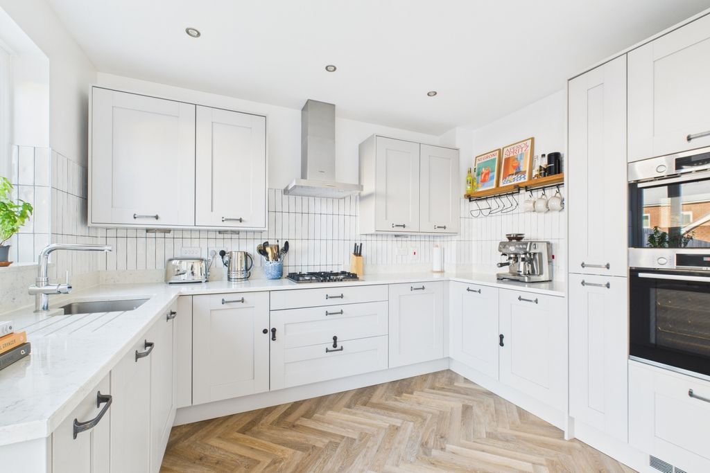 Property photo 3 of 15 Kitchen