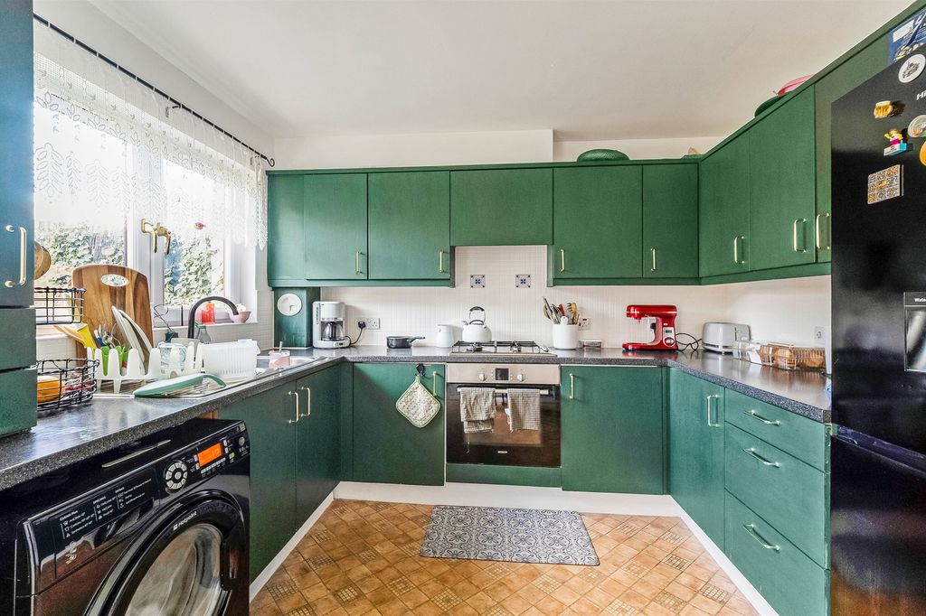 Property photo 3 of 19 Kitchen