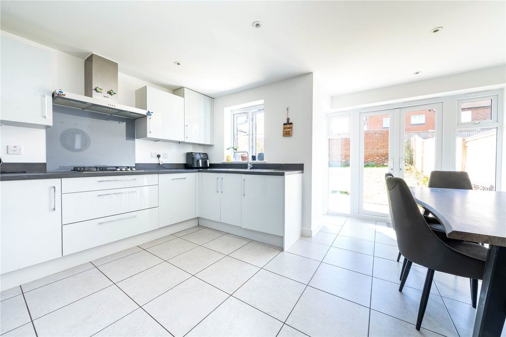 Property photo 2 of 16 Picture No. 08