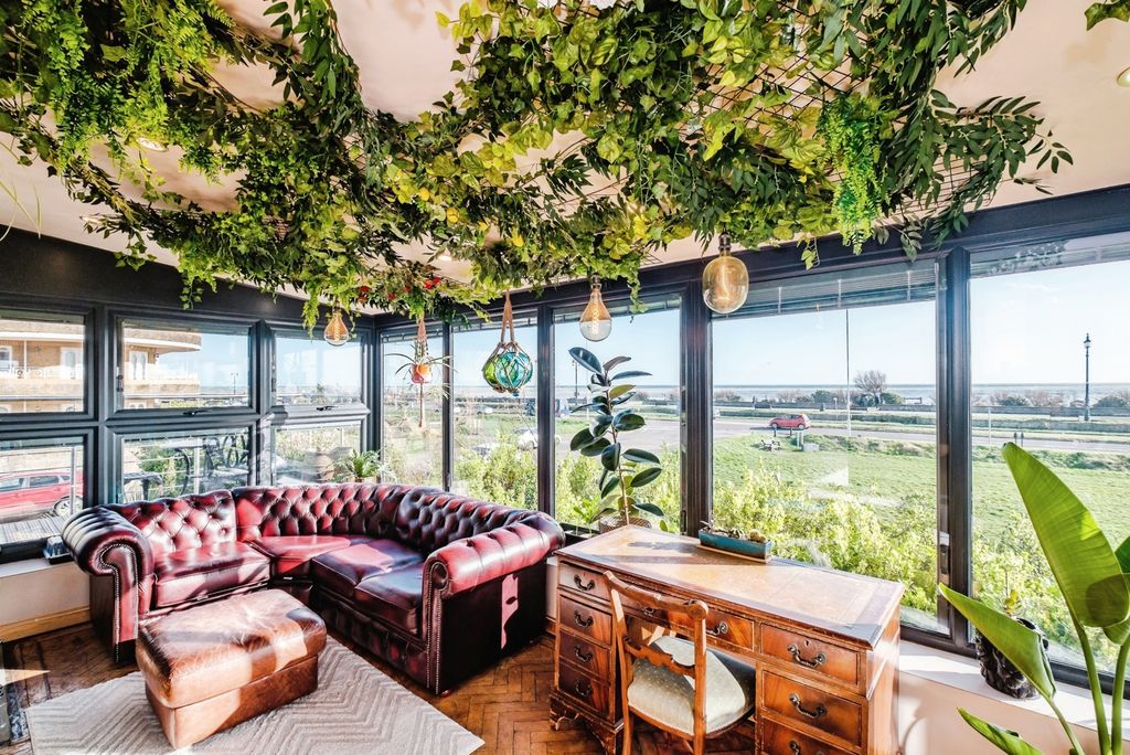 Property photo 1 of 40 Pbox-Img.Jpg