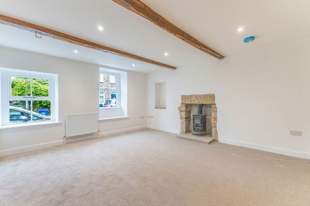 Property photo 3 of 31