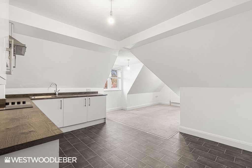 Property photo 2 of 11 Orchardcourt_1