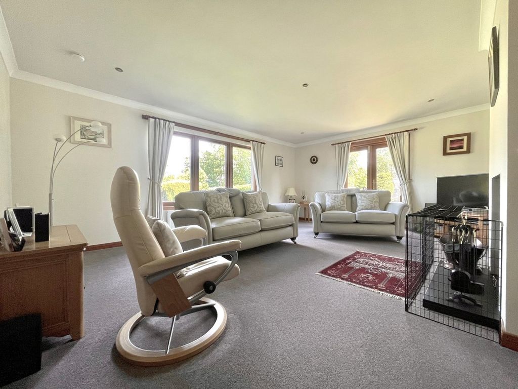 Property photo 3 of 32