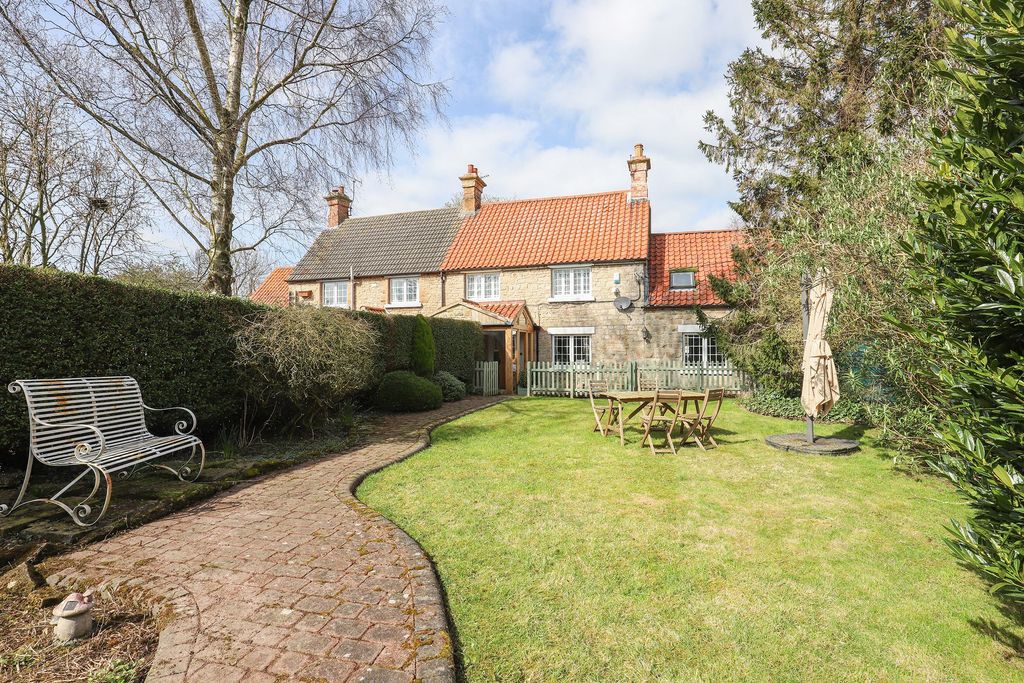 Property photo 2 of 31