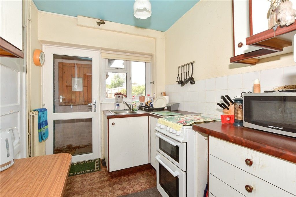 Property photo 2 of 9 Kitchen