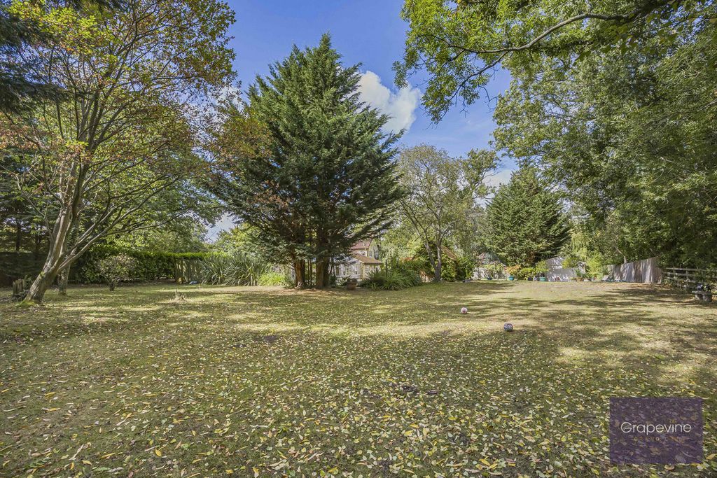 Property photo 2 of 40