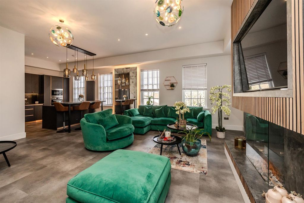 Property photo 3 of 19