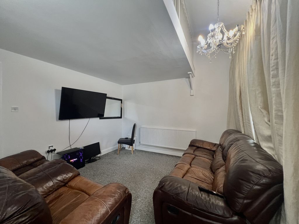 Property photo 3 of 13 Gallery