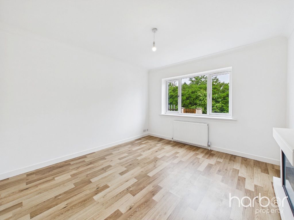 Property photo 3 of 13 4962405
