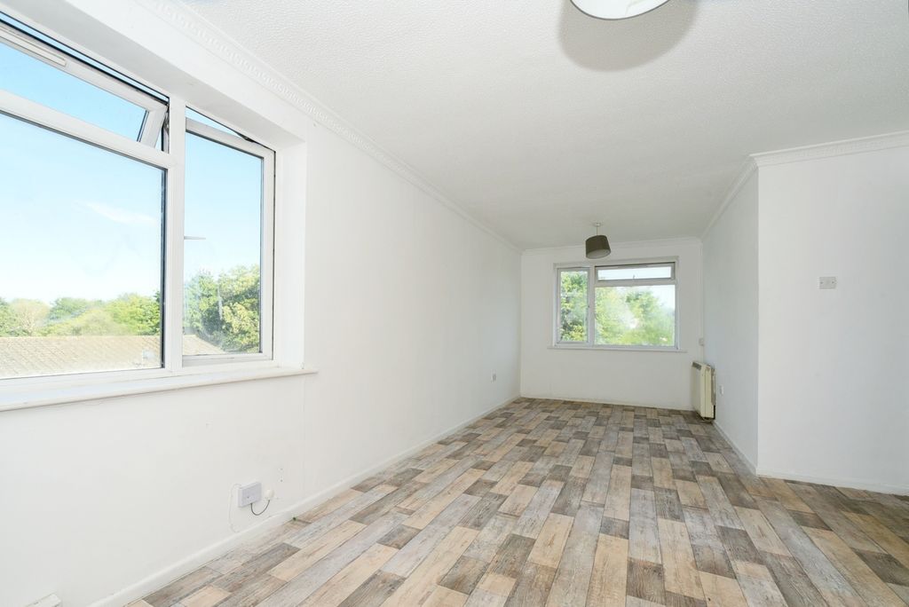 Property photo 2 of 20 Living Room