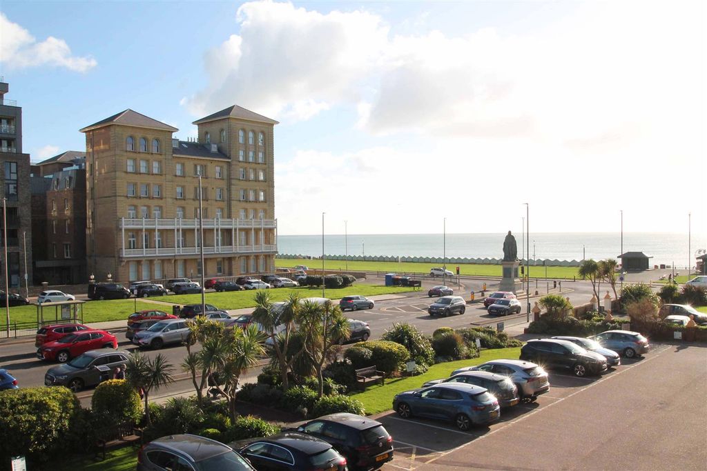 Property photo 3 of 19 Sea View