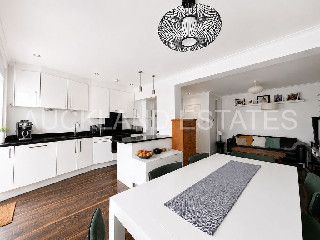 Property photo 3 of 25 A4E529F9-E4F9-46E8-8148-D62F7955A9B8