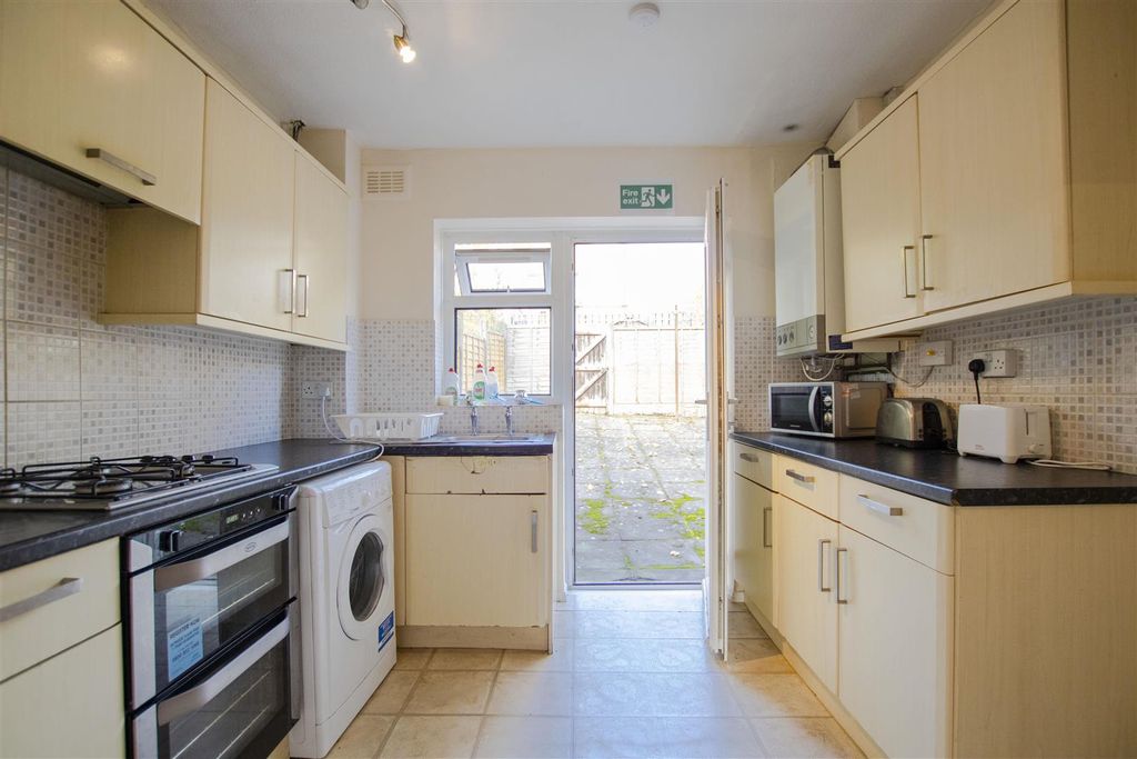 Property photo 2 of 8 Approach