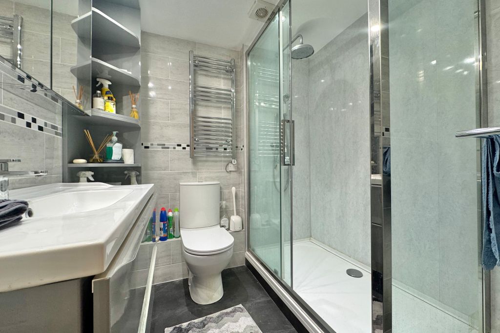 Property photo 3 of 8 Bathroom
