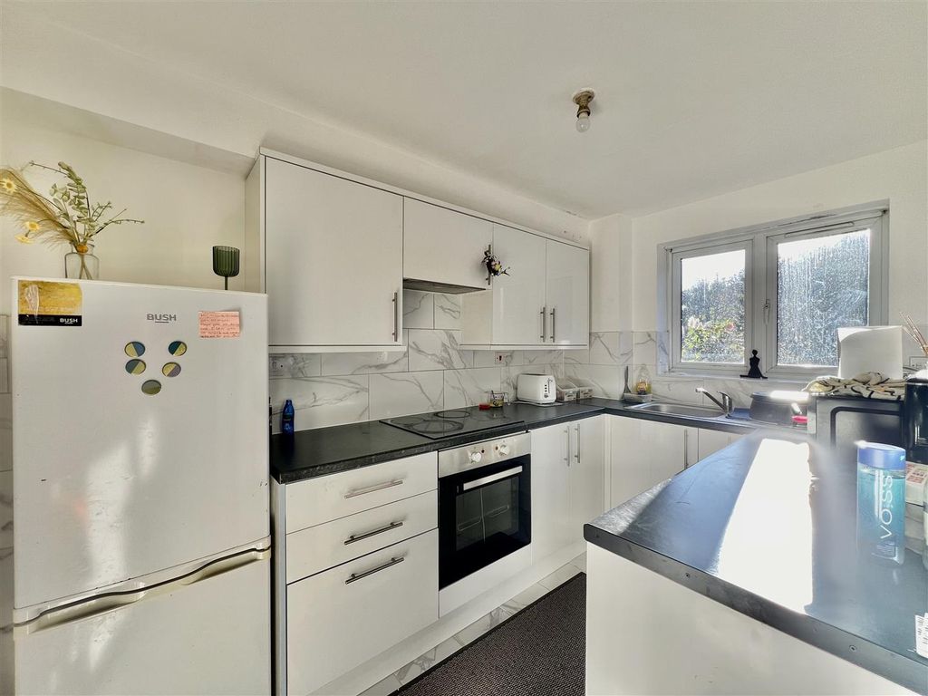 Property photo 1 of 8 Kitchen