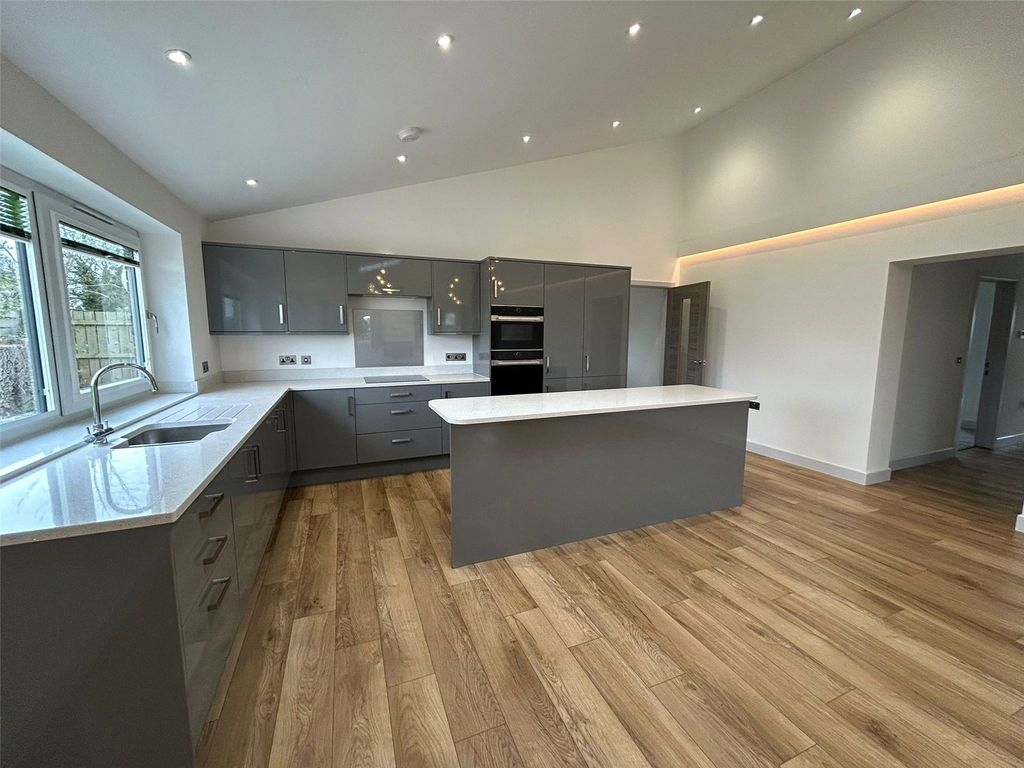 Property photo 3 of 14 Picture No. 32