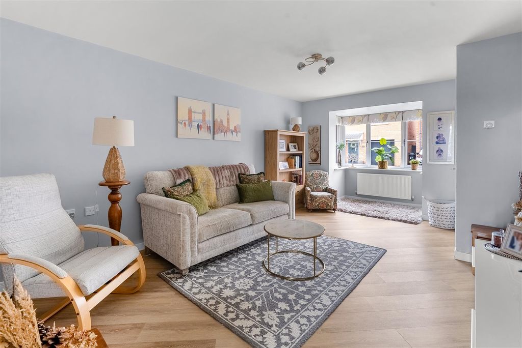 Property photo 3 of 17 Living Room