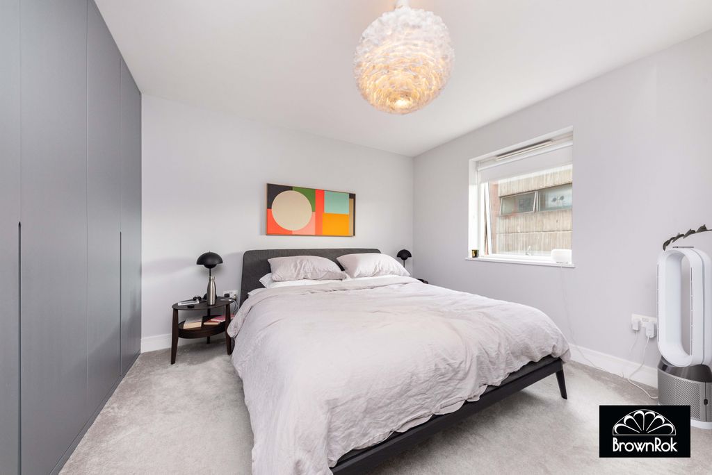 Property photo 3 of 8 6Avery