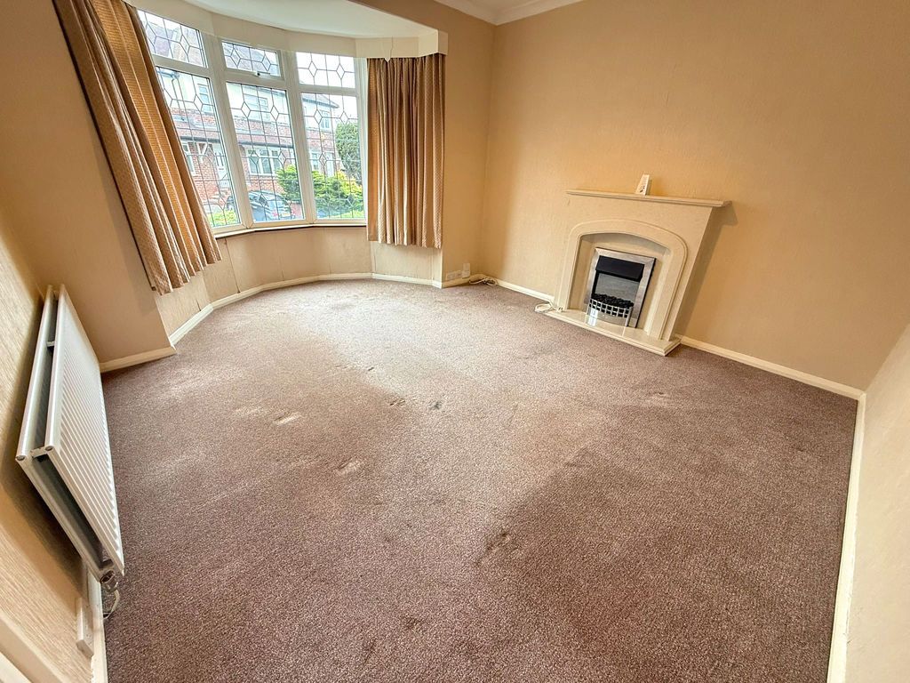 Property photo 2 of 14 Lounge