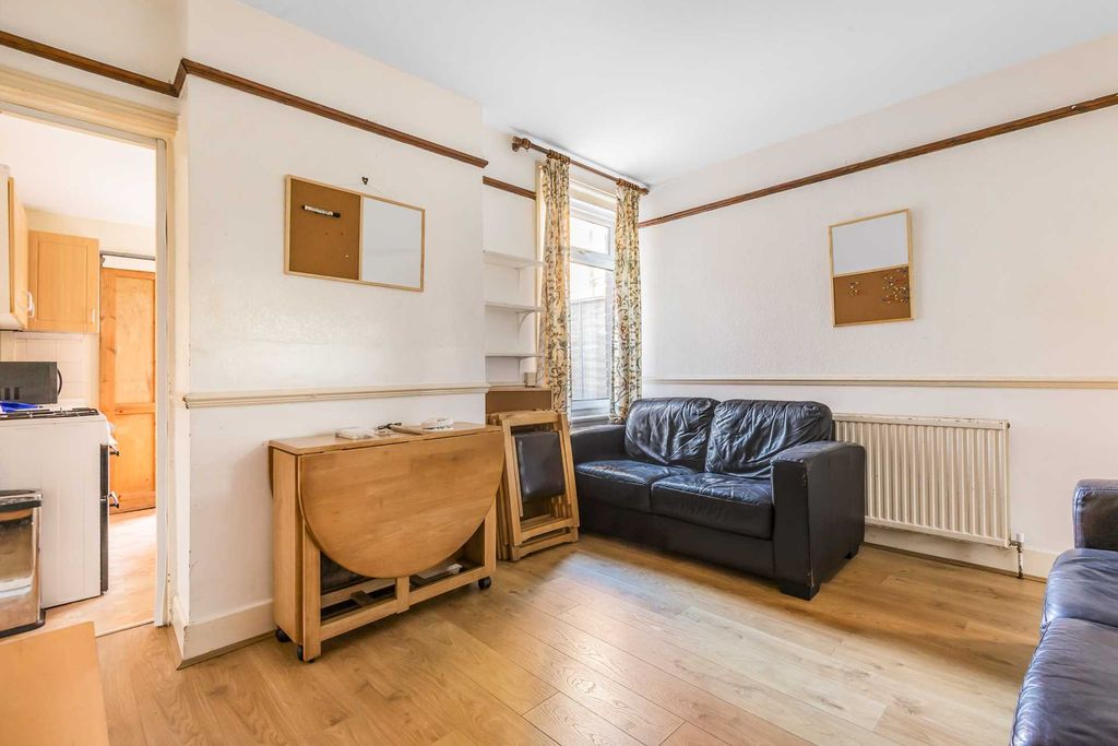 Property photo 2 of 8