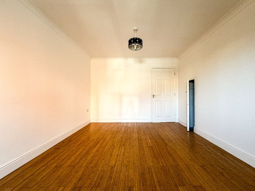 Property photo 3 of 12 4207844