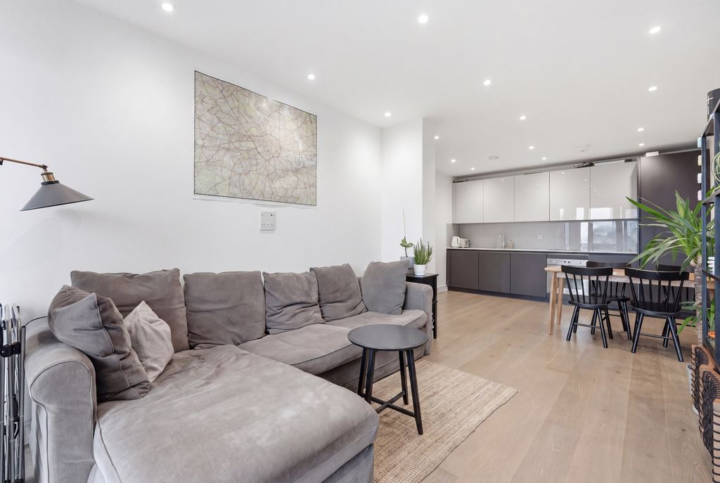 Property photo 3 of 20 4