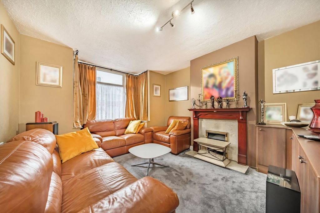 Property photo 2 of 6