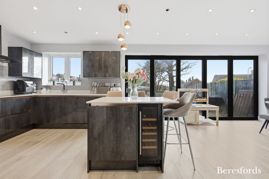 Property photo 2 of 20 Picture No. 24