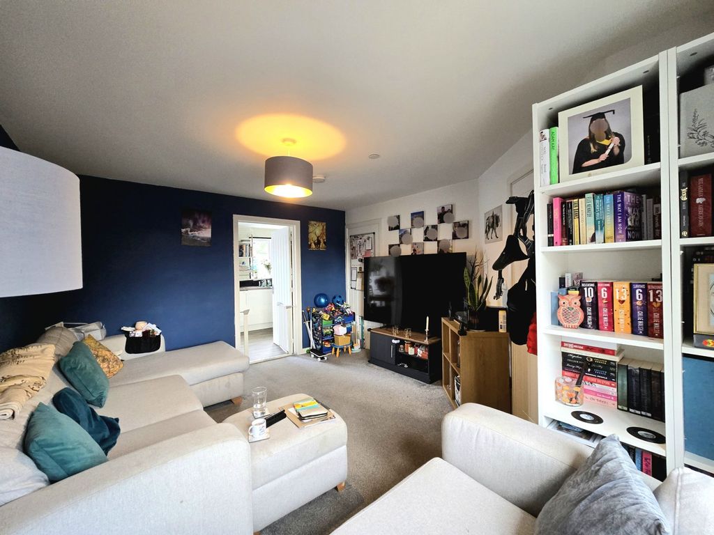 Property photo 2 of 27