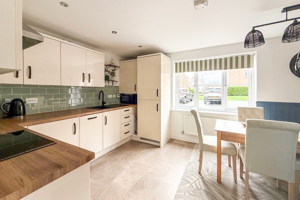 Property photo 3 of 23