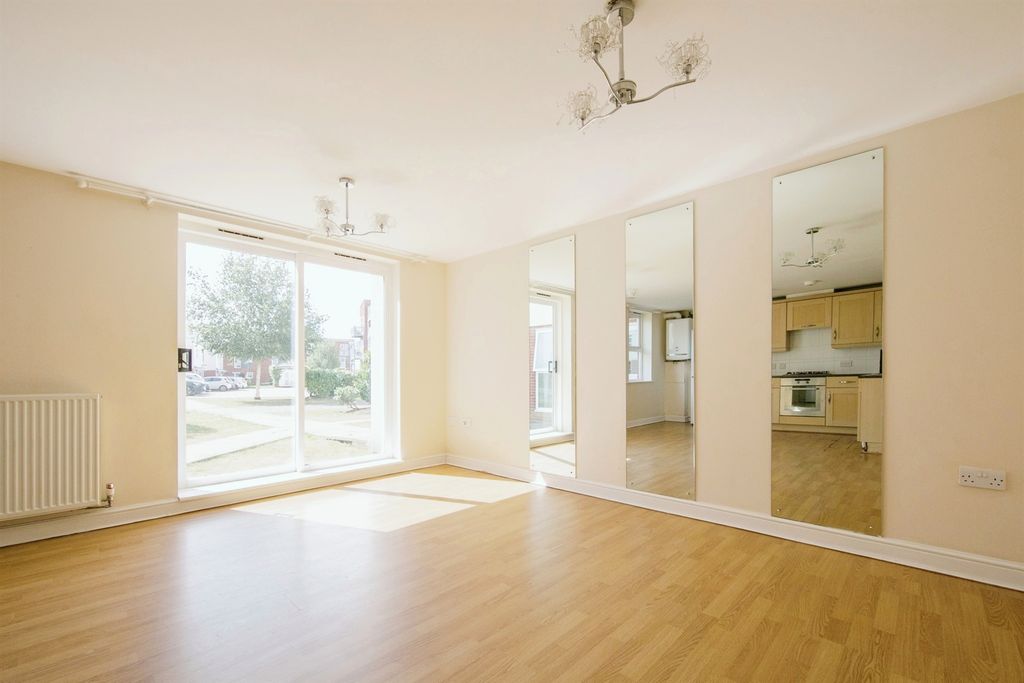 Property photo 3 of 18