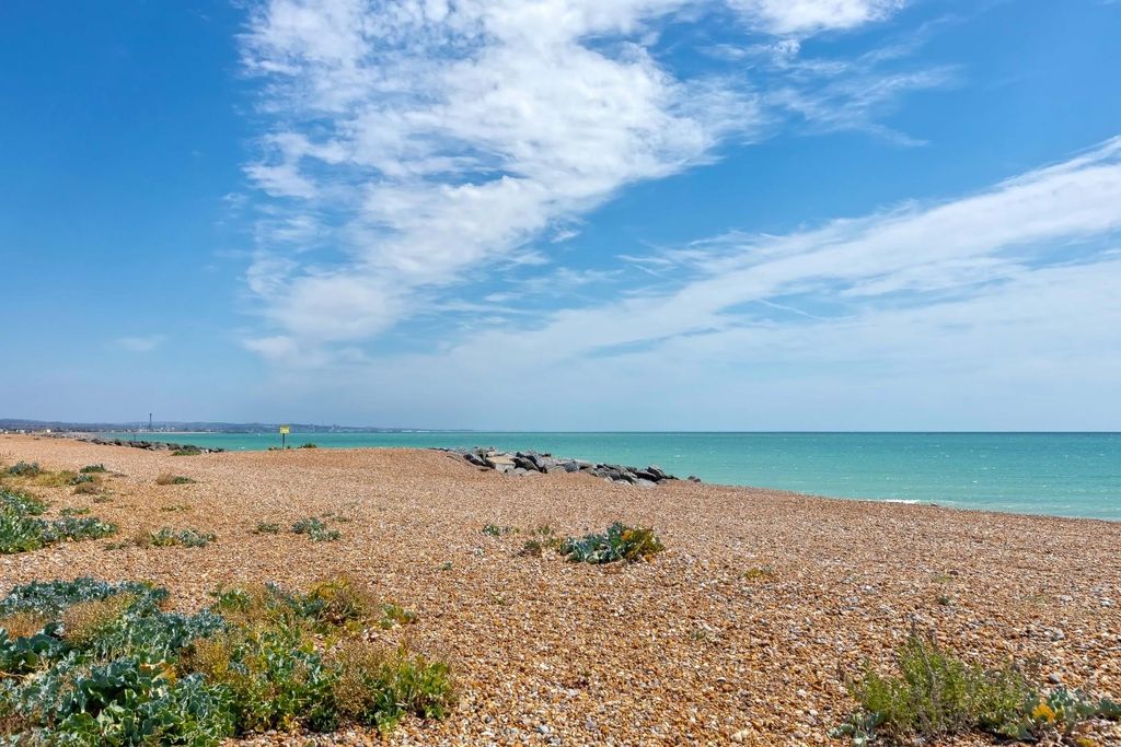 Property photo 2 of 12 Beachut_1.Jpg