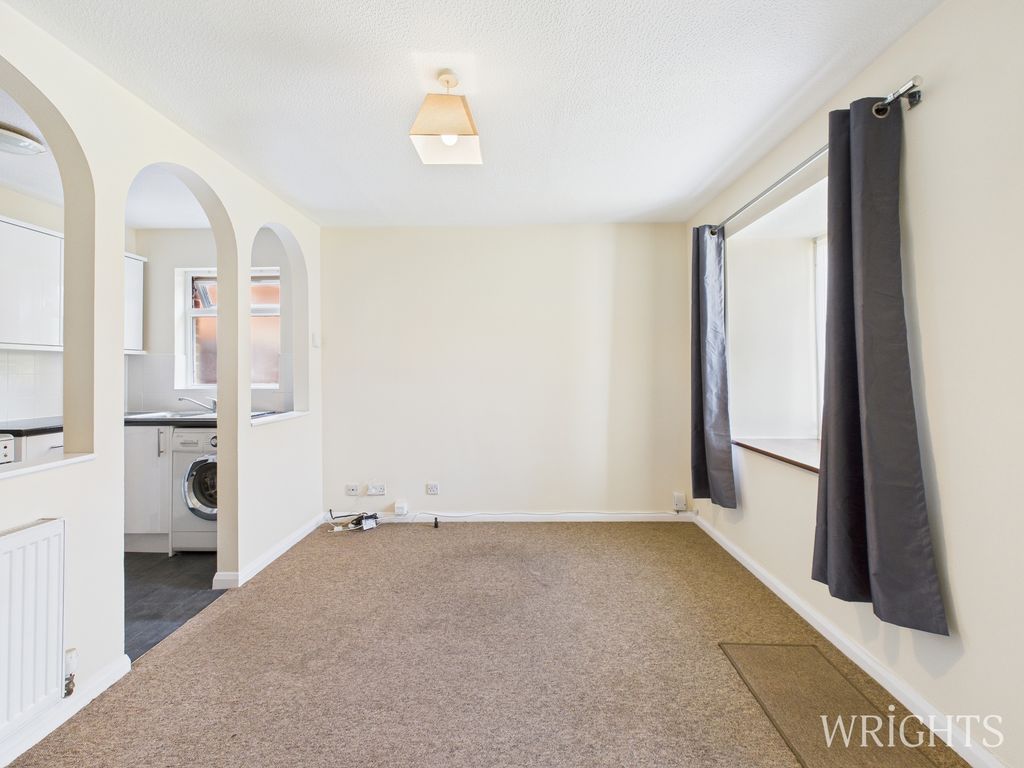 Property photo 3 of 11 Cam02796G0-Pr0365-Still004