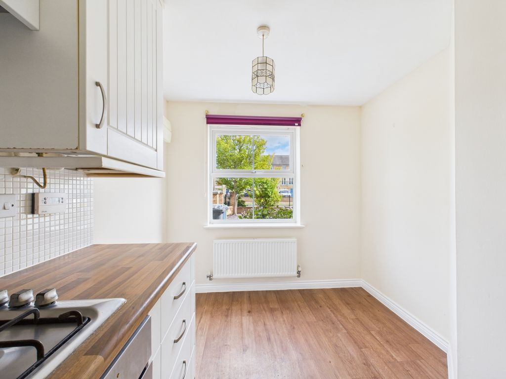 Property photo 3 of 18 Kitchen