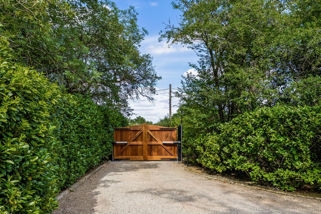 Property photo 2 of 22