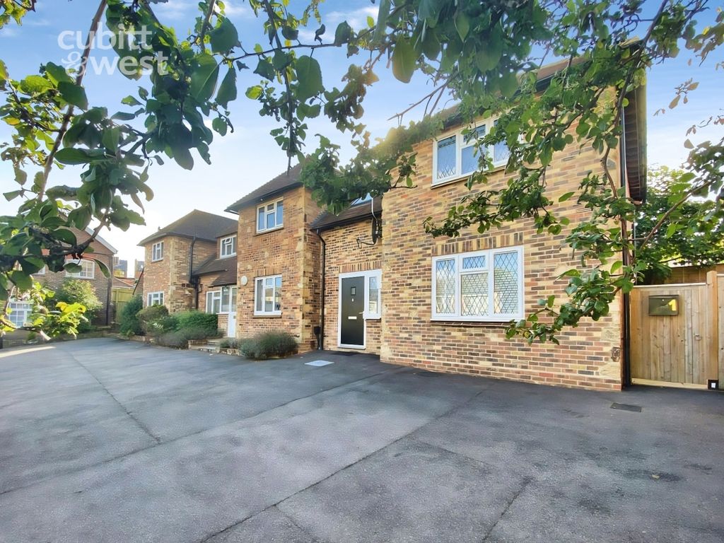 Property photo 1 of 7 External