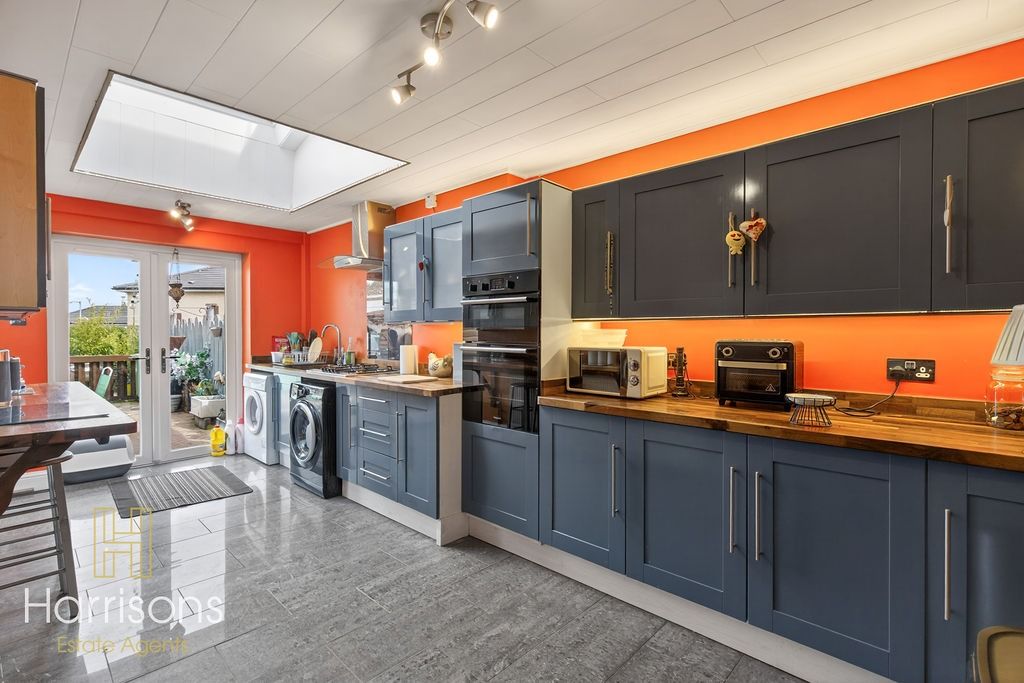 Property photo 2 of 33 5151634