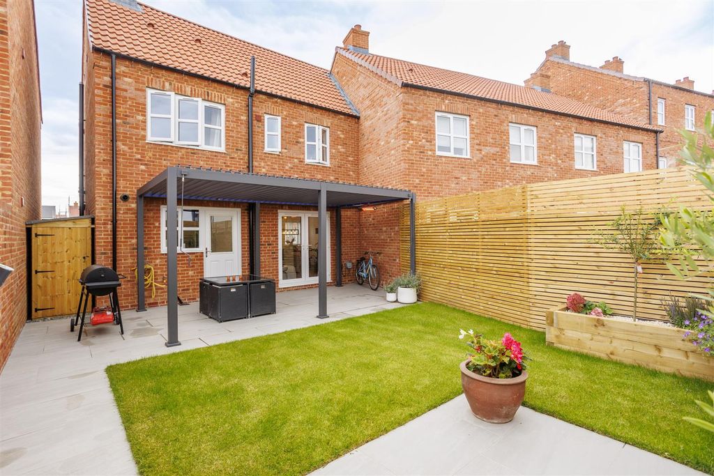 Property photo 2 of 29 59_Thornton_Road__5.Jpg